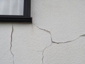 ひび割れた外壁