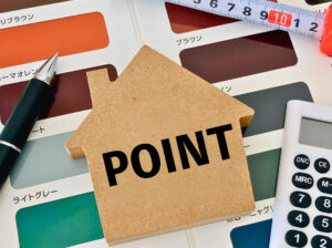 カラーパレットの上に家型のコルク。POINTと書いている